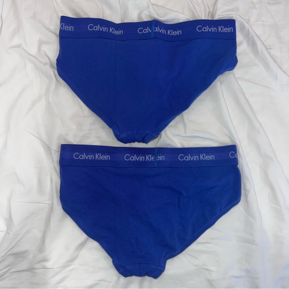 2 Pack - Calvin Klein Blue Briefs - Picture 2 of 2